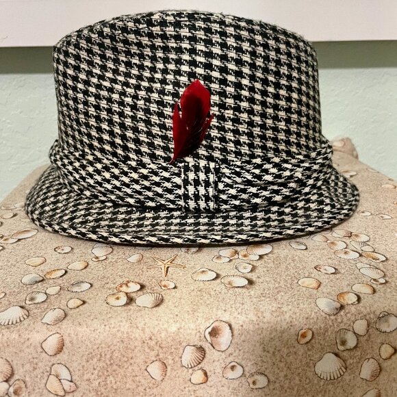 Vintage Larchmont Houndstooth Wool Fedora Hat w/ Red Feather – Size 7 - Picture 4 of 5
